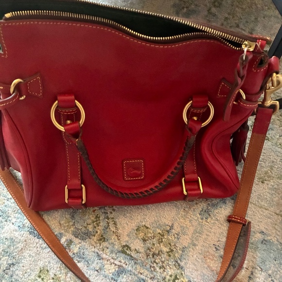 Dooney & Bourne red lucca crossbody - Picture 1 of 6